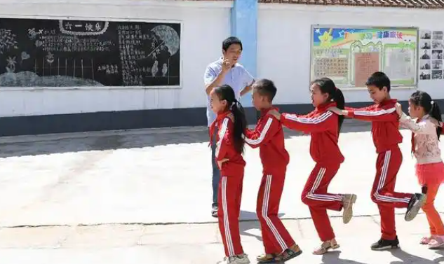 照亮了无数深山学子前行的路也辉映着新时代村庄教育的期望之