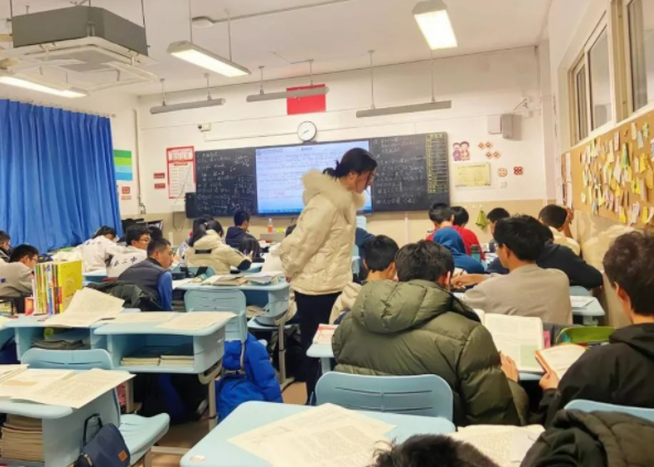 一线教师一起开展教育规划与施行在实践中协同提高教师的专业